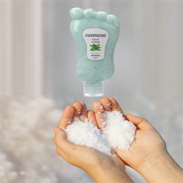 The Tricks to Exfoliating Dead Skin for Smooth Summer Skin