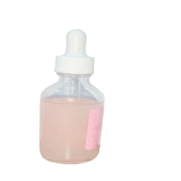 Achieve a porcelain-like complexion with our whitening face serum