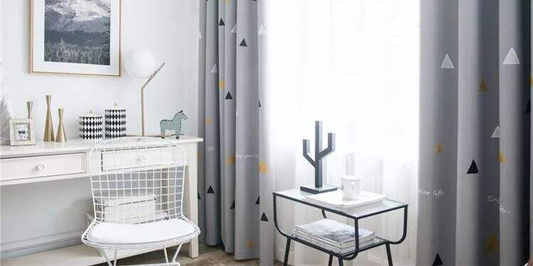 Foulola News: Simple Europe Style Triangle Embroidered details
