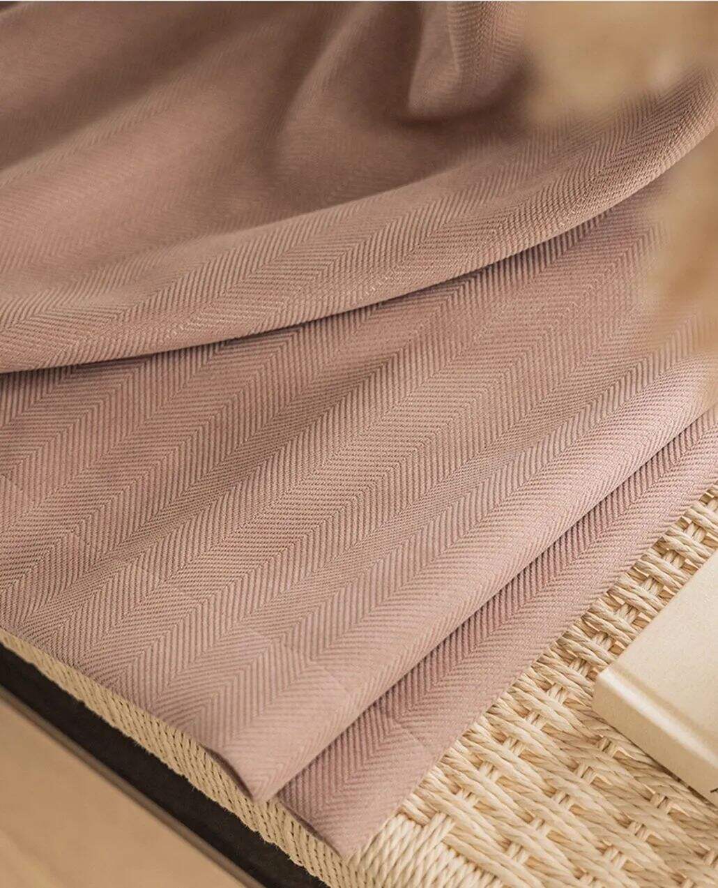 26 Foulola News:RZW Blackout Chenile Curtian Fabric supplier