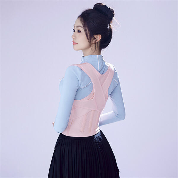 백 스트레이트너 브레이스로 자신감과 편안함 높이기