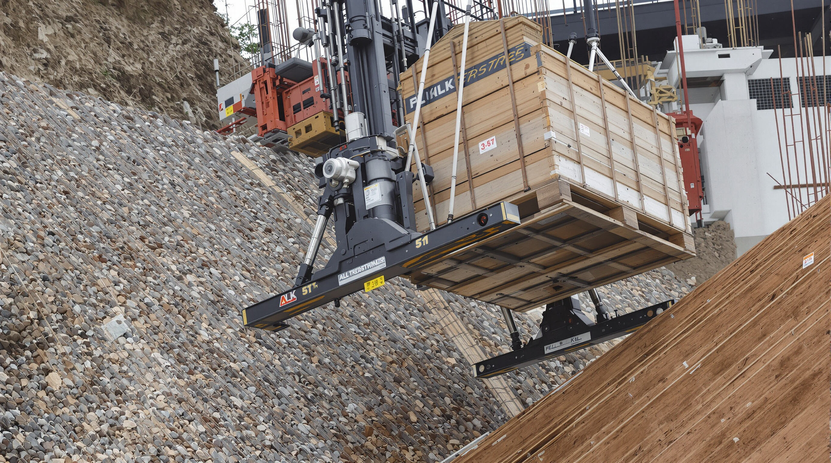 Forklift on slope using hydraulic outriggers and articulated axles for stability