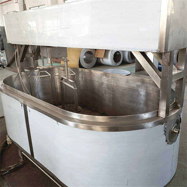 From curd cutting to pressing, our cheese manufacturing machine does it all.