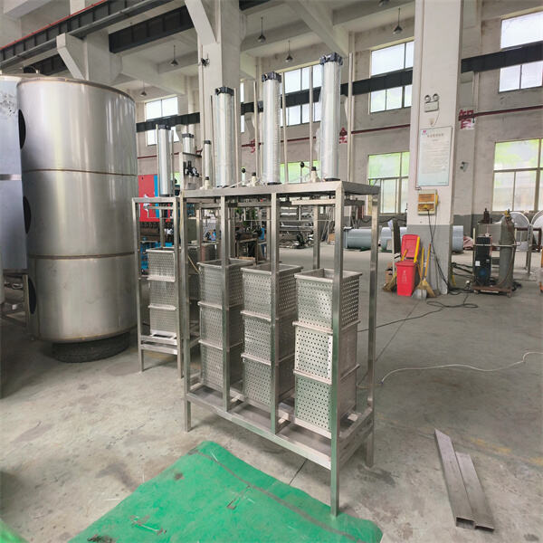 Simplify the paneer-making process with a user-friendly pressing machine.