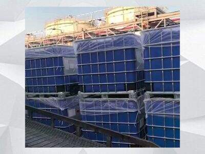 液状不飽和樹脂の手積み工程：ガラス布の含浸接着制御および気泡排出技術