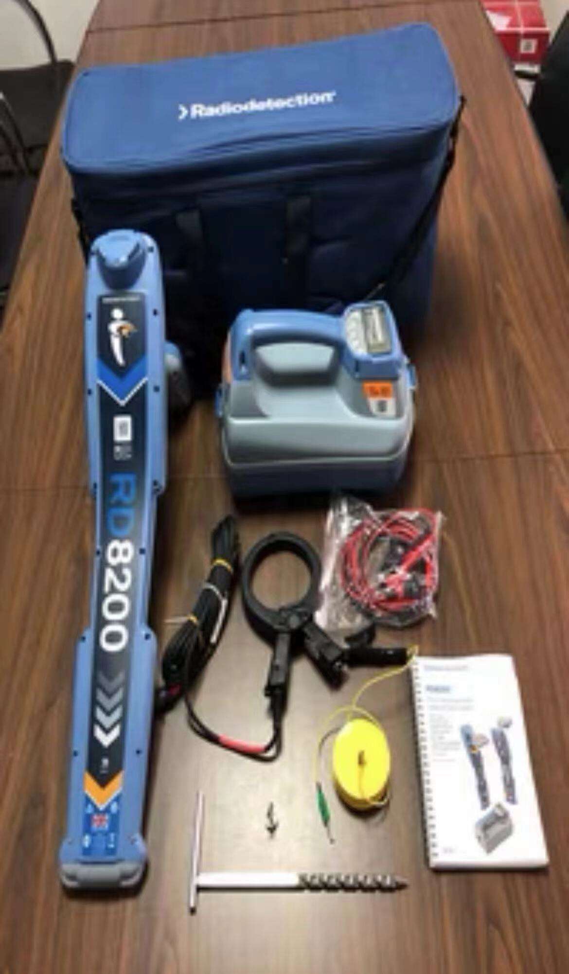 RD8200 Cable and Pipe Locators Underground Pipeline and Cable Line Detector details
