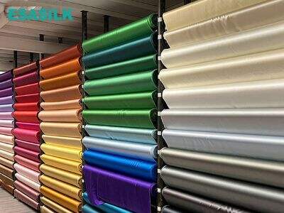 Hedvábná trinita spánku: Jak může maska, čepice a povlak na polštář proměnit vaši noc