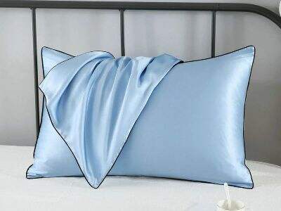 What are the benefits of using a silk pillowcase?