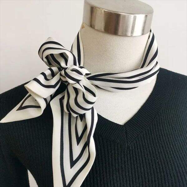 Sperimenta il comfort insuperabile di un foulard in seta twill