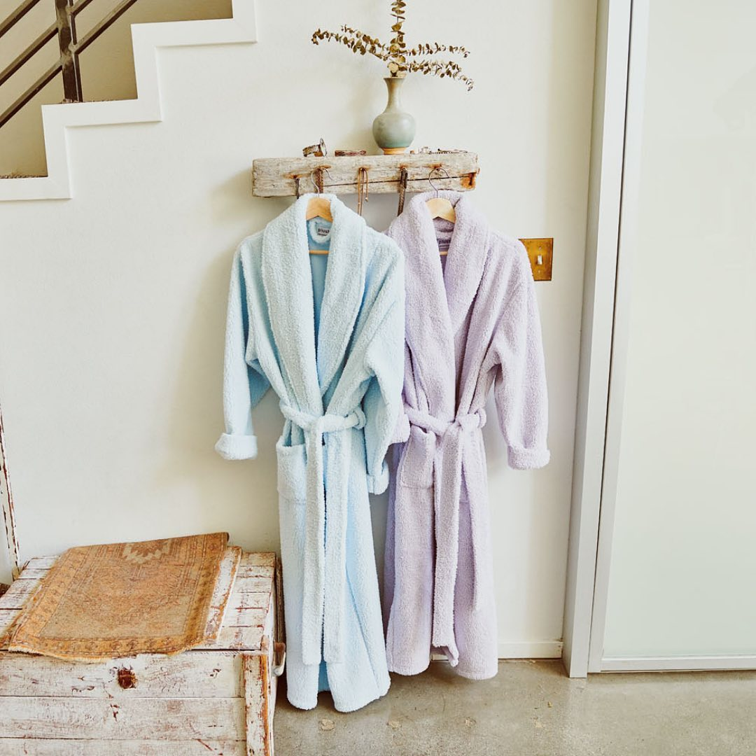 Soft and Cozy Microfiber Plush Fleece Thermal Robes Shawl Collar Bathrobes with Pockets and Belt for 5-star Hotels Spas Home use supplier