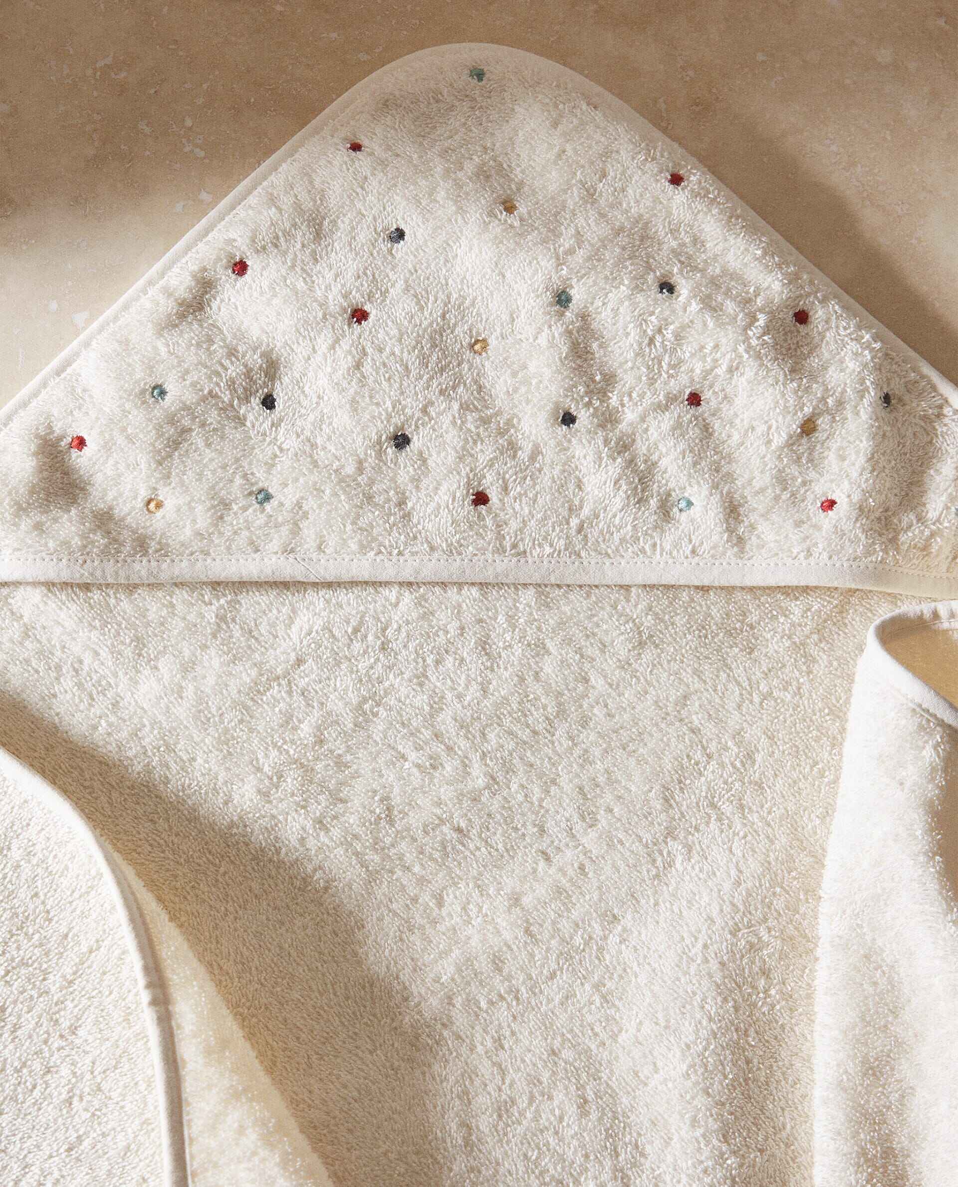 Simple Design With Multicoloured kid towel Embroidered Polka Dots Baby Bath Hooded Towel Organic Cotton towel supplier