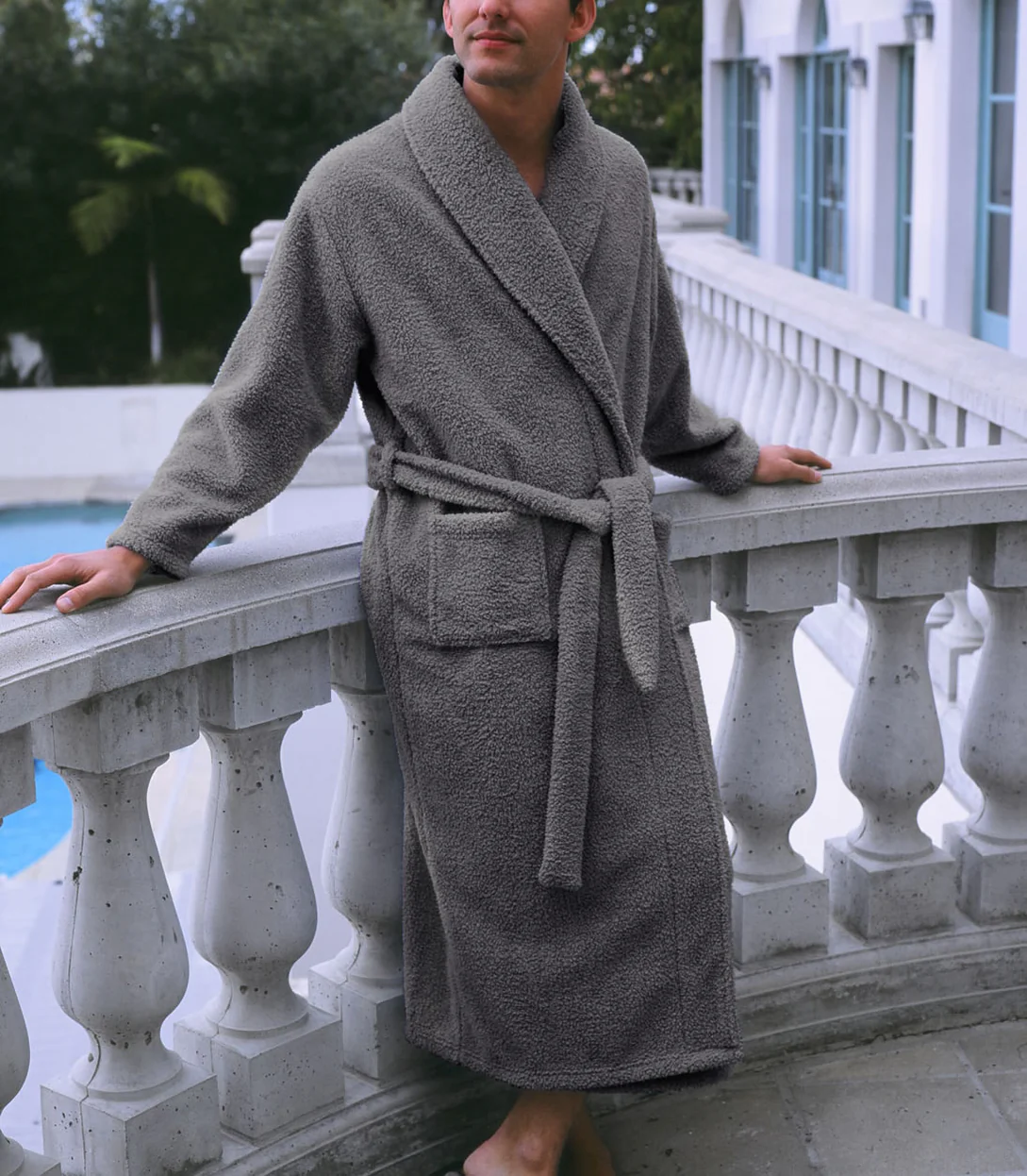 Soft and Cozy Microfiber Plush Fleece Thermal Robes Shawl Collar Bathrobes with Pockets and Belt for 5-star Hotels Spas Home use supplier