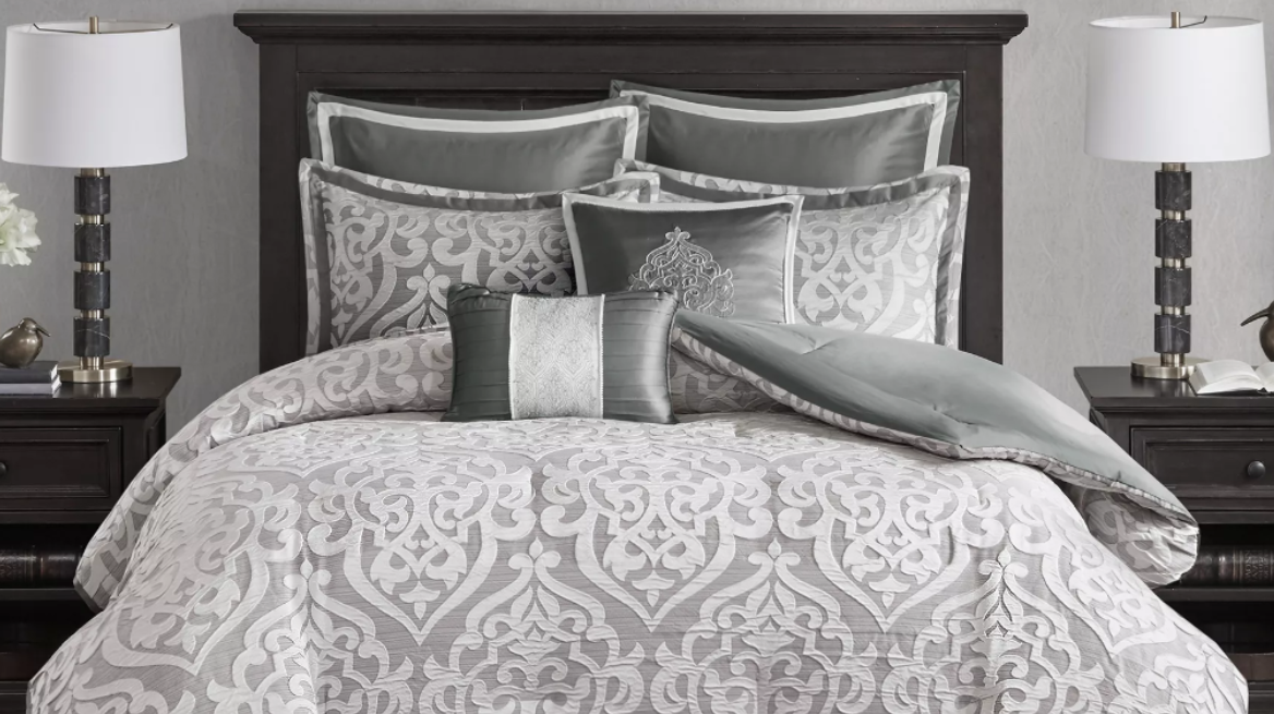 Factory Wholesale Jacquard 8-Piece Reversible King Duvet Cover Bedding Set in Silver details