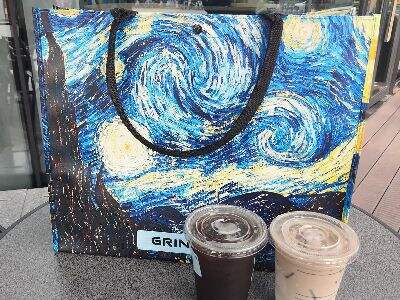 Custom Printed Shopping Bags That Stand Out in Retail Stores