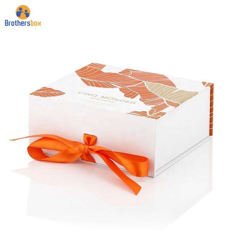 Custom White Magnetic Gift Box with Ribbon / Luxury Present Packaging