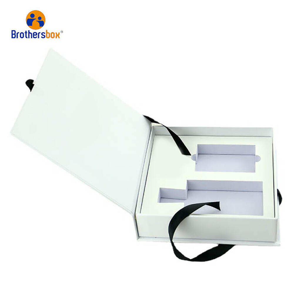 Белые магнитные коробки для духов с лентой оптом