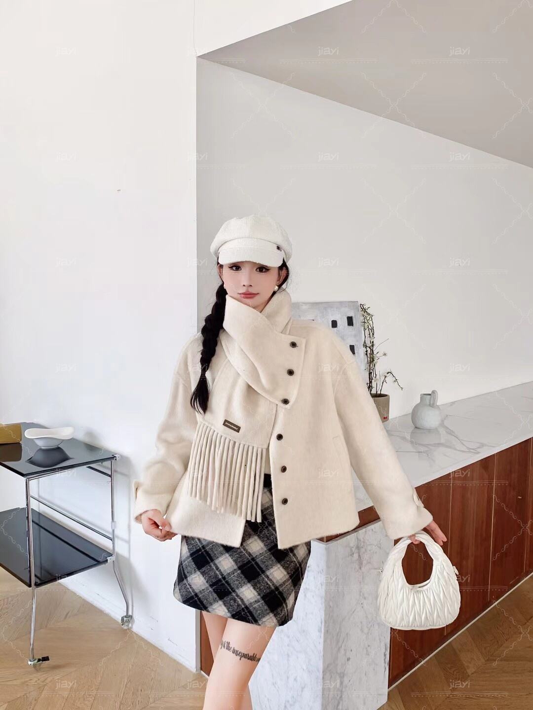 Luxurious Handcrafted Women's Double-Sided Wool Coat Custom-Made Winter Jacket Single-Button Design Fur Scarf manufacture