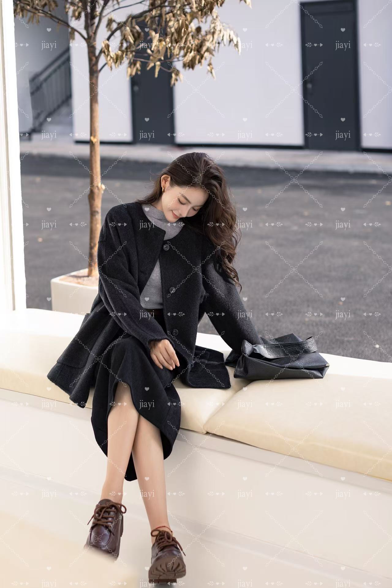 Elegant Women's Winter Quilted Wool Coat with Cashmere Closure Logo Decoration Ground Color New Collection supplier