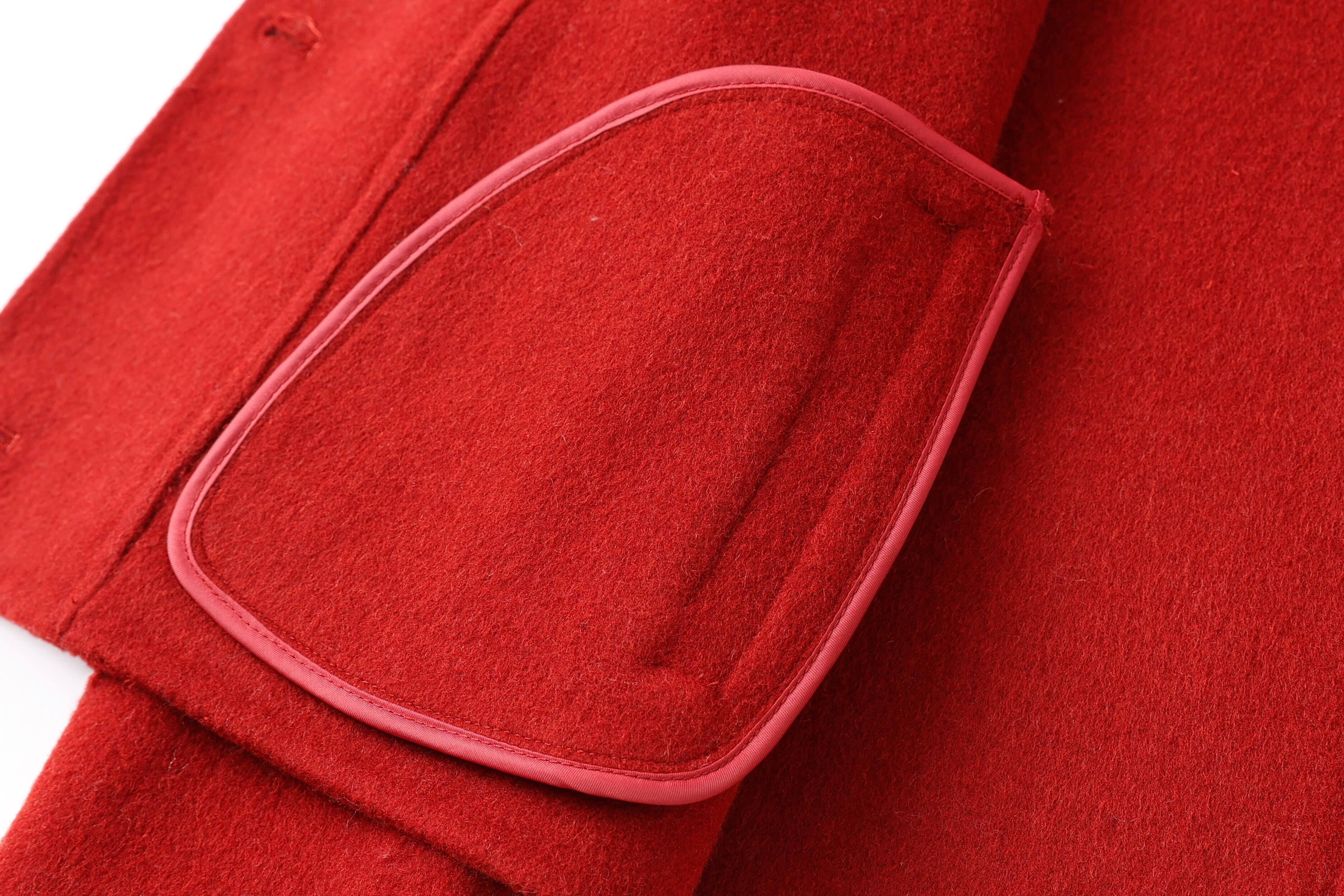 Elegant Women's Winter Quilted Wool Coat with Double-Breasted Closure and Fur Logo Decoration New Collection Ground Color details