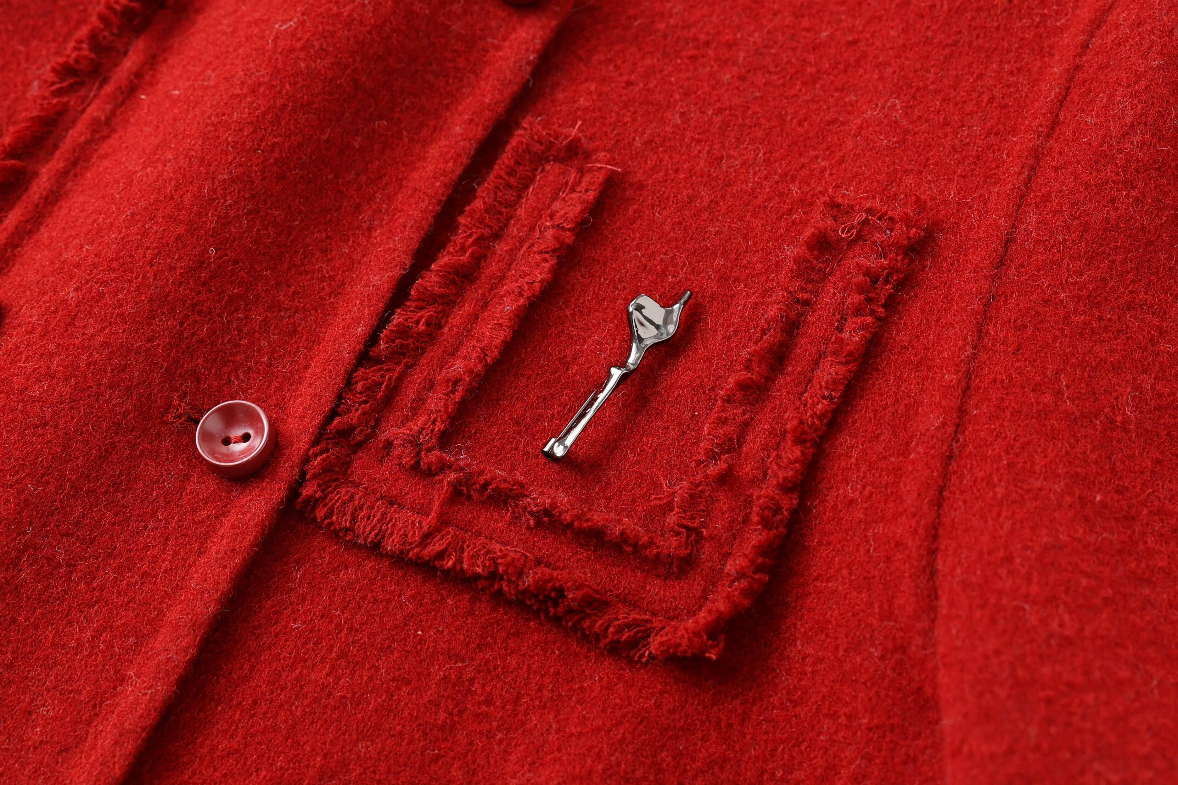 Elegant Women's Winter Quilted Wool Coat with Double-Breasted Closure and Fur Logo Decoration New Collection Ground Color details