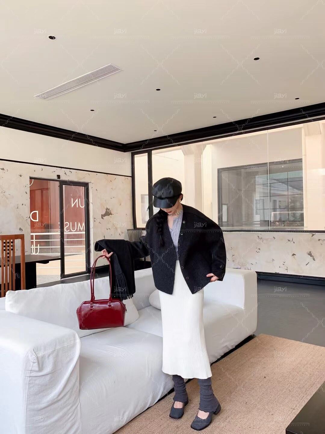 Luxurious Handcrafted Women's Double-Sided Wool Coat Custom-Made Winter Jacket Single-Button Design Fur Scarf supplier