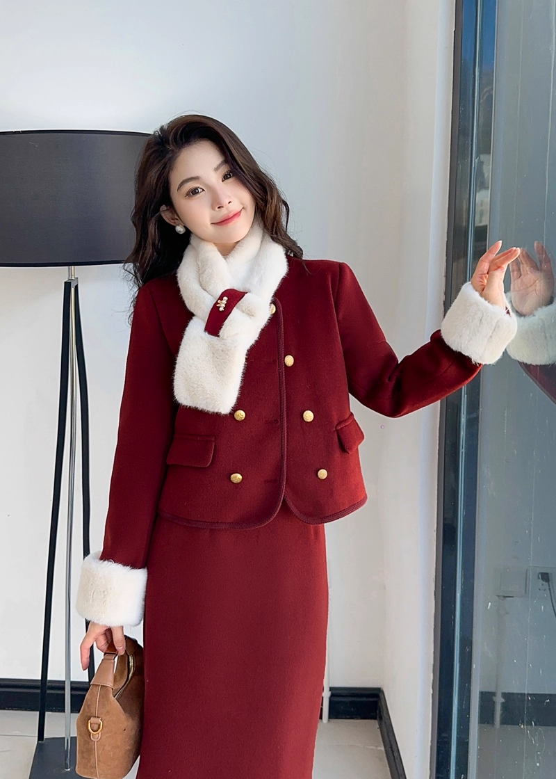Retro Wool Suit with Breathable Rabbit Fur Neck Scarf & Decorative Buttons Two-Piece Set with Polyester Fiber Lining details