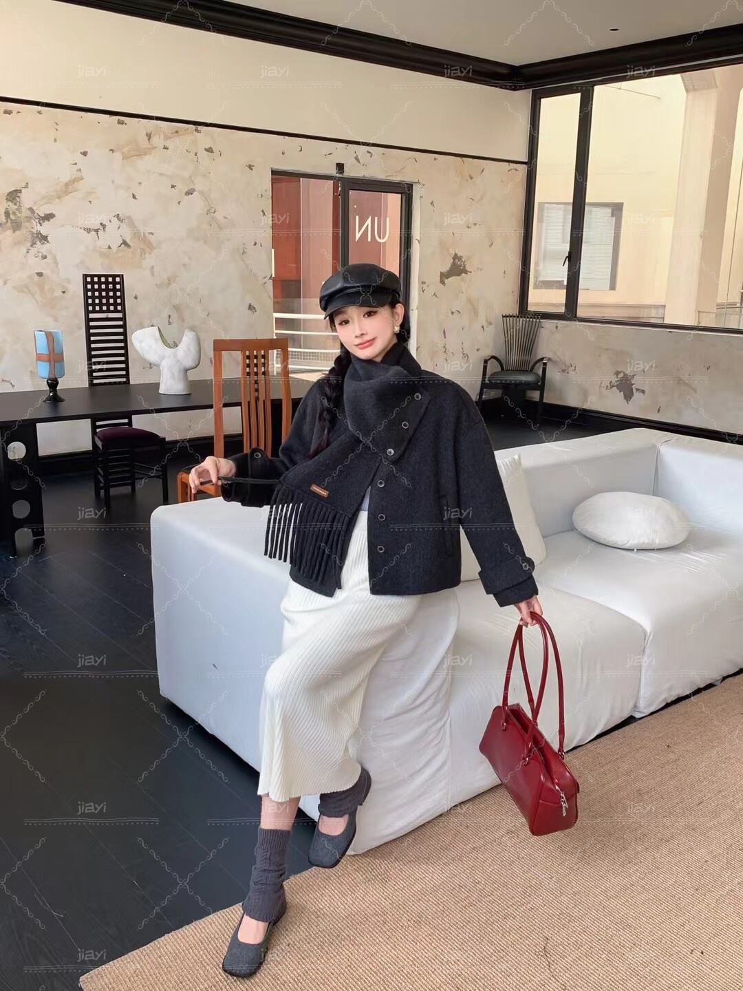 Luxurious Handcrafted Women's Double-Sided Wool Coat Custom-Made Winter Jacket Single-Button Design Fur Scarf manufacture