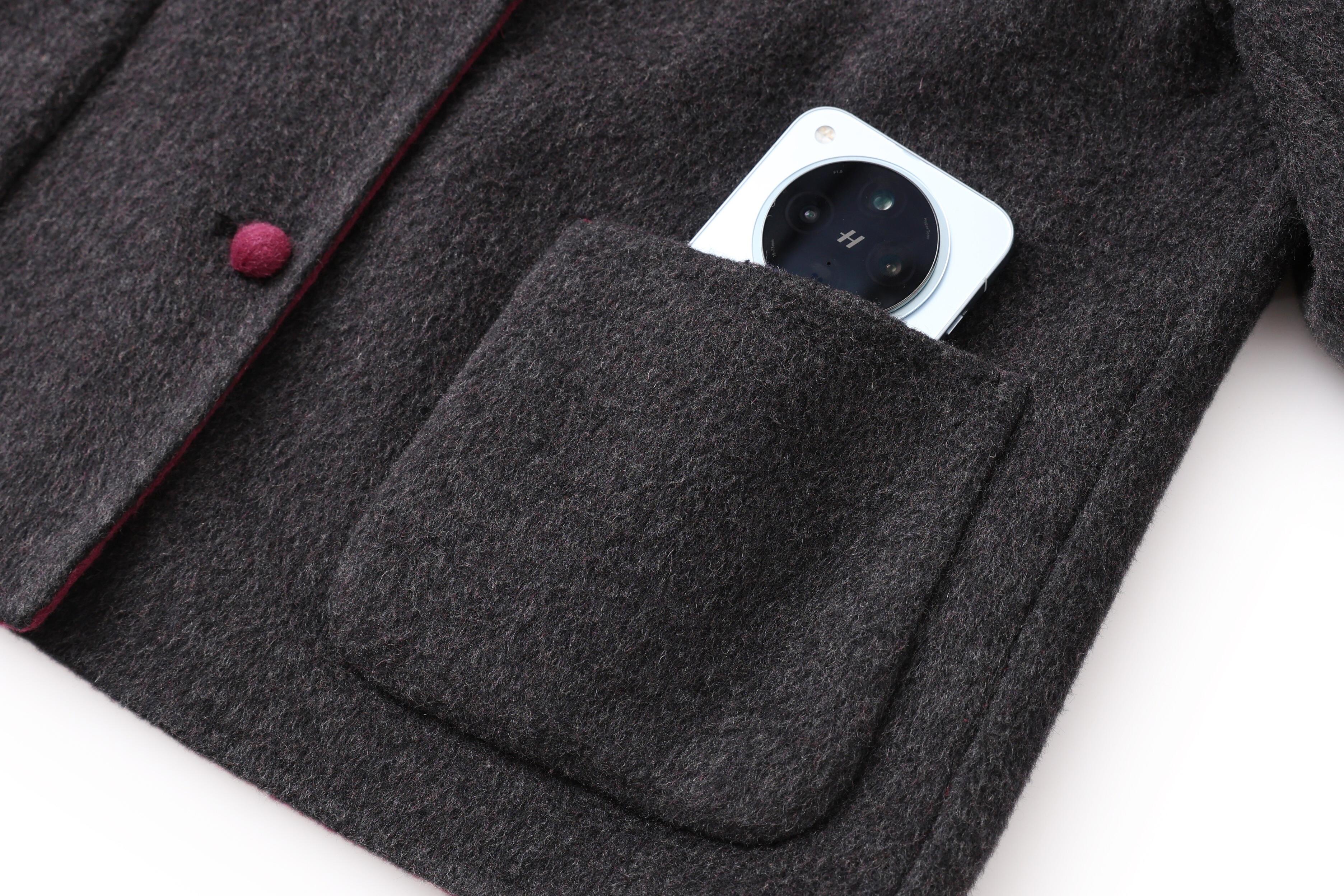 Practical Double-Breasted Woolen Coat with Cute Bow Decor and Button Closure Long Winter Jacket with Practical Pockets details