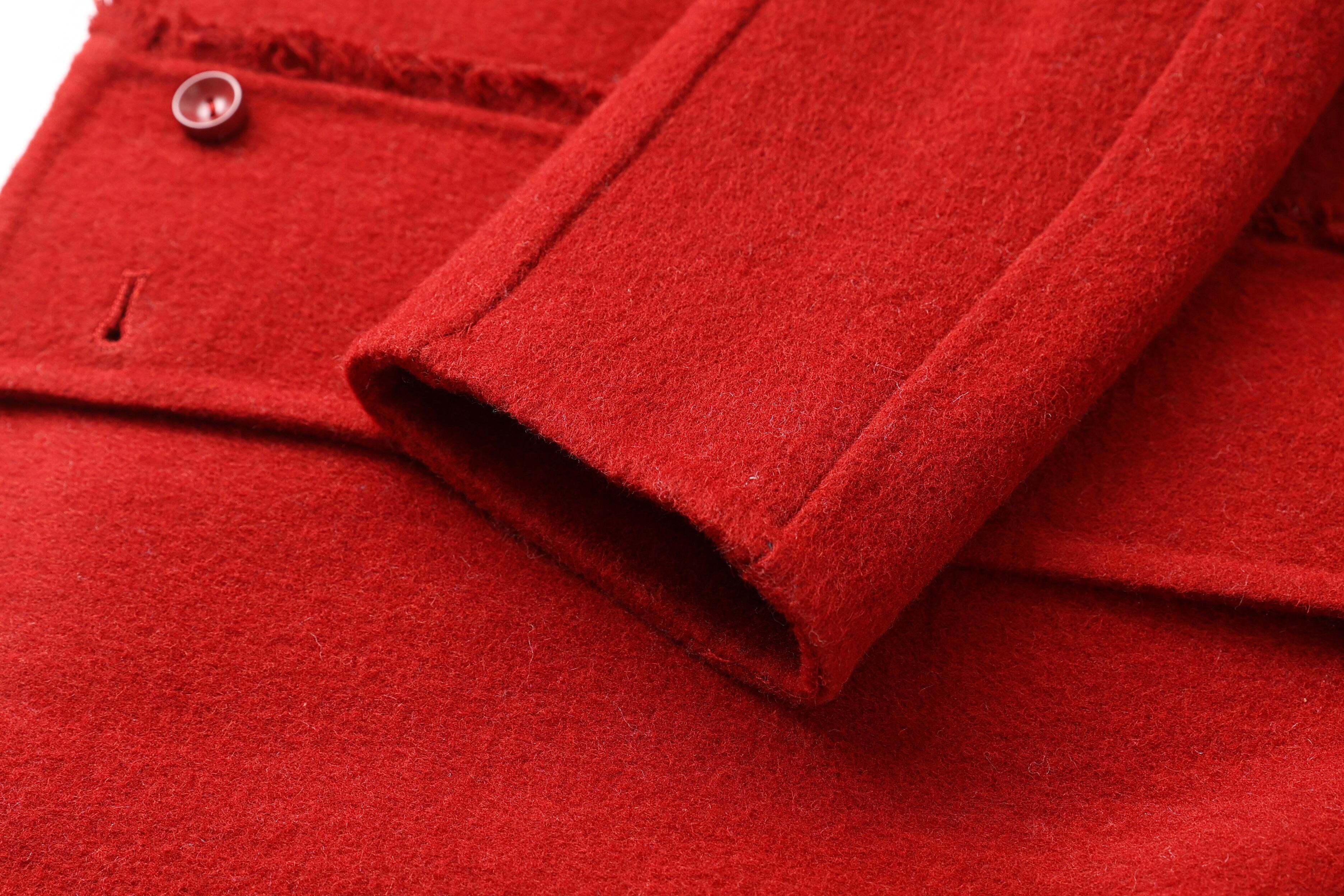 Elegant Women's Winter Quilted Wool Coat with Double-Breasted Closure and Fur Logo Decoration New Collection Ground Color details