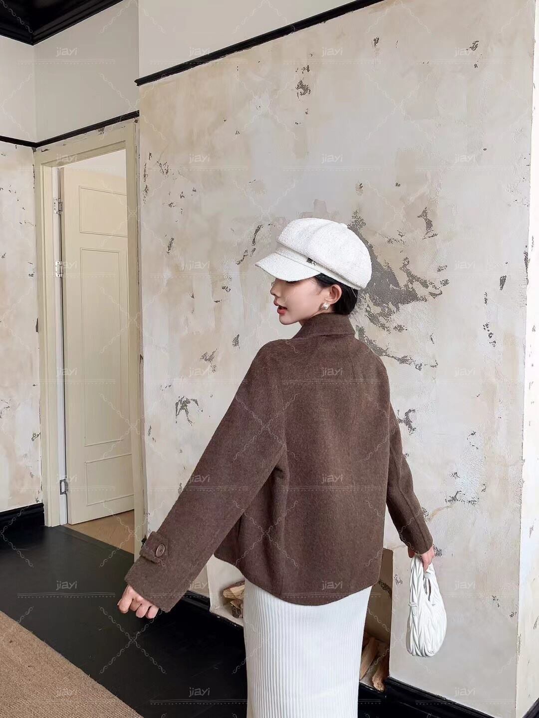 Luxurious Handcrafted Women's Double-Sided Wool Coat Custom-Made Winter Jacket Single-Button Design Fur Scarf details