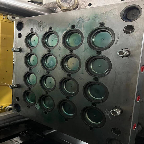 Comment les services de moulage par injection peuvent optimiser votre processus de production