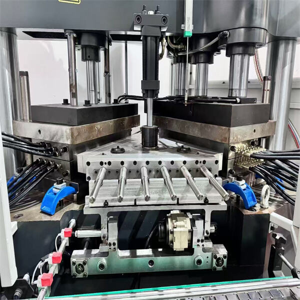 Maximierung der Produktivität und Reduktion von Abfall mit einer Plastikflaschenformmaschine