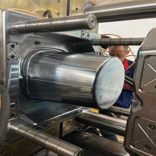 Key components of an injection molding system