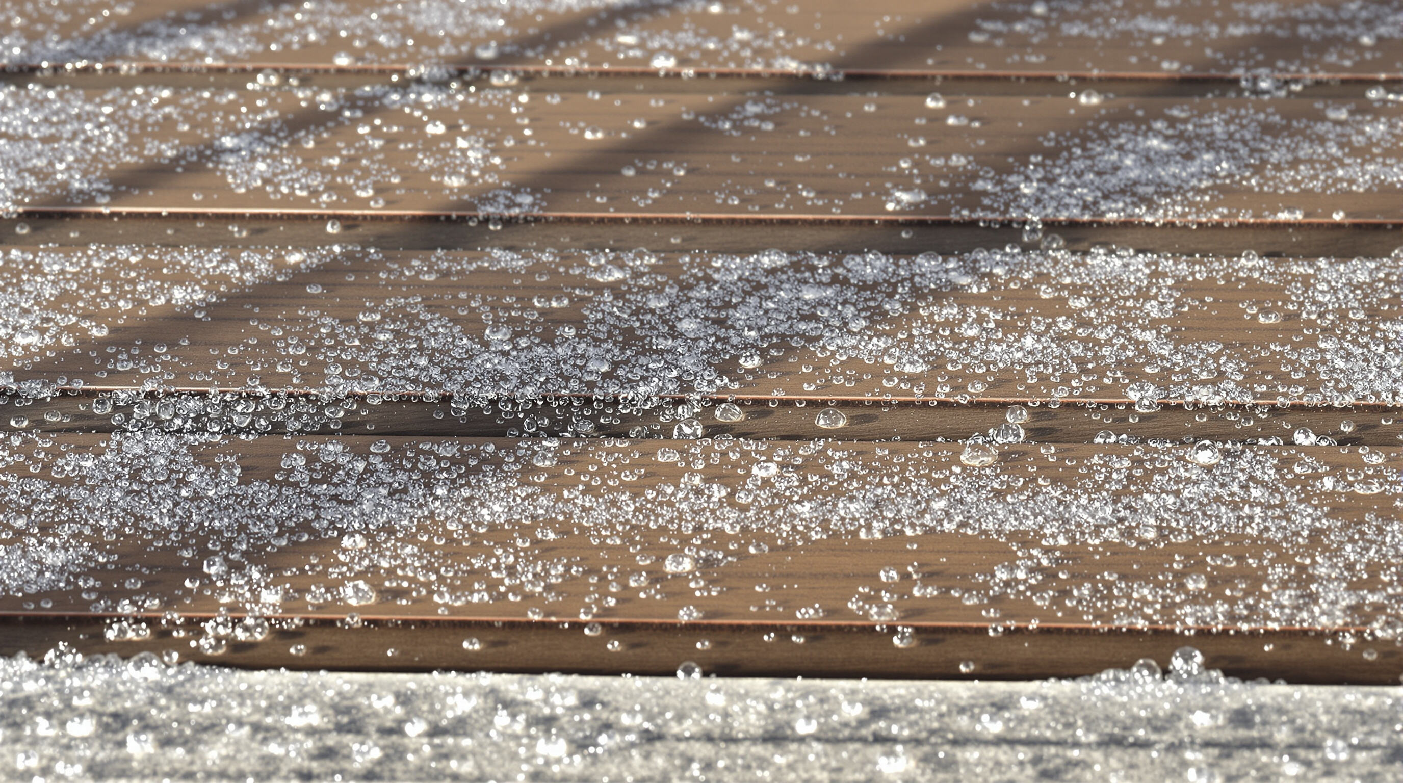 Plastic wood deck surface enduring harsh climate with moisture, sun, and frost