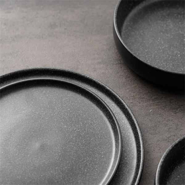 Redefine your table setting with a black dinner se