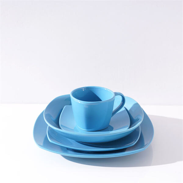 Create your own unique dining aesthetic with ceramic plates and bowls.