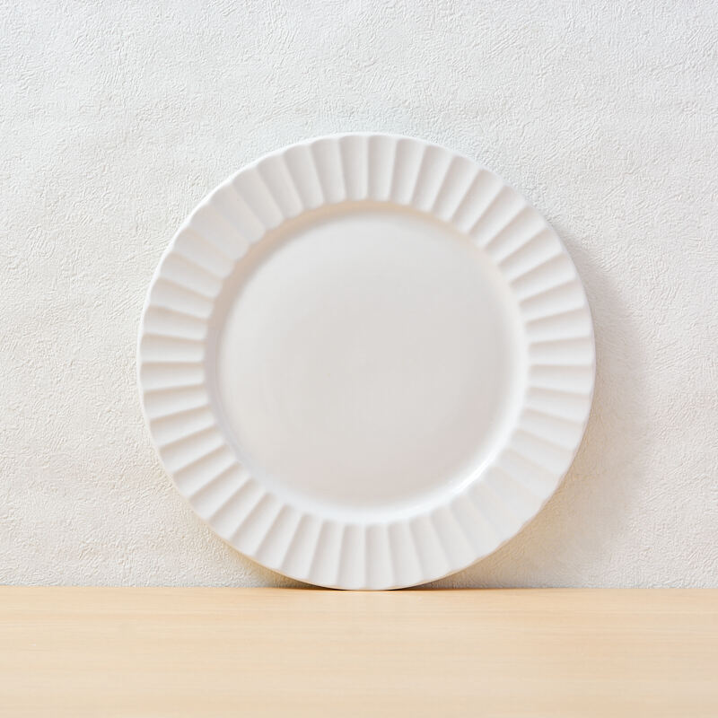 Modern White Relief Flat Plate Dish Customizable for Parties Wholesale Service for Restaurants Hotels & Families supplier