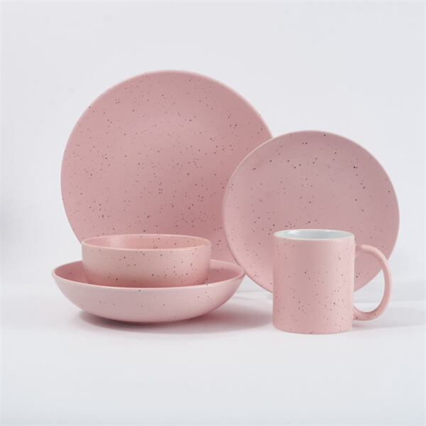 Take your pasta game to the next level with a dinnerware set designed to enhance your dining experience