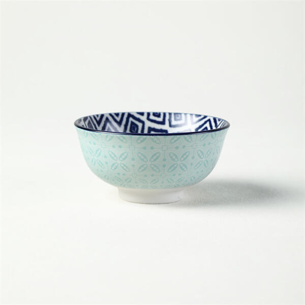 Serve up delicious pasta dishes in style with these stunning stoneware bowls.