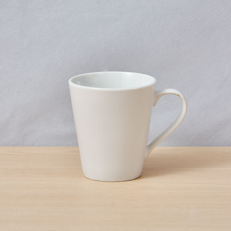 Nordic Vintage Style 16 Pcs White Porcelain Dinner Plate Sets China Factory Price Cheap Crockery Chinaware Dinnerware factory