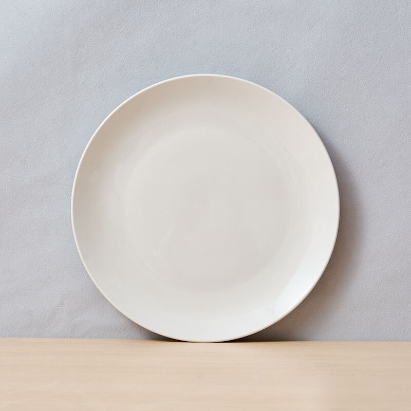 Minimalist Vintage Dinnerware Set 12-Piece White Porcelain Plates Bulk Price for Home & Restaurant factory