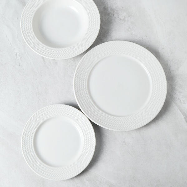 Set the perfect table for any occasion with a versatile dinner plate se