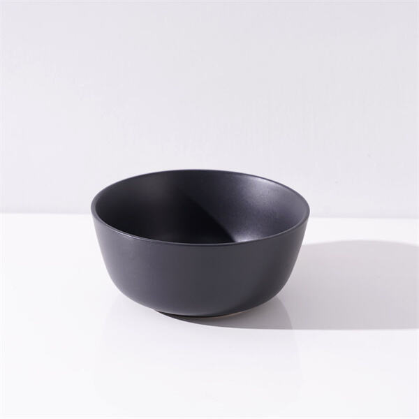 Artisanal black ceramic bowls for your home