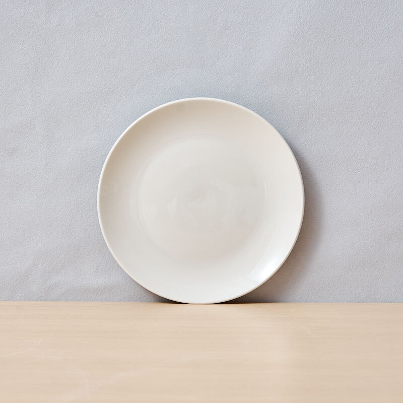 Minimalist Vintage Dinnerware Set 12-Piece White Porcelain Plates Bulk Price for Home & Restaurant factory