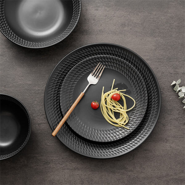 Jak przygotować piękny stół z odpowiednimi talerzami do obiadu