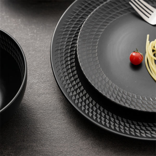 The beauty of a black dinner se