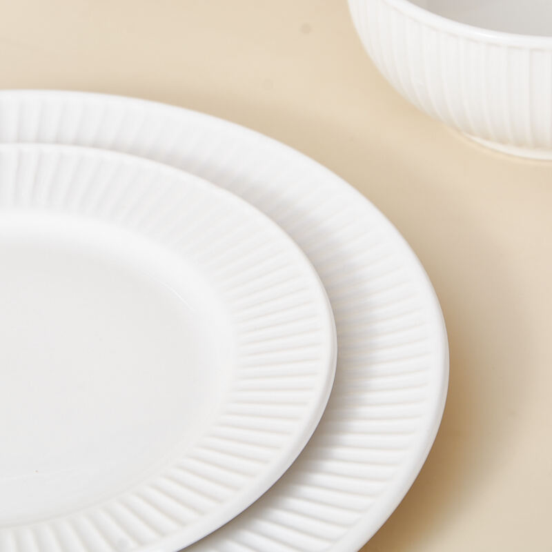 Customized Modern White Ceramic Dinnerware Set Embossed and Durable for Home Hotel or Holidays factory