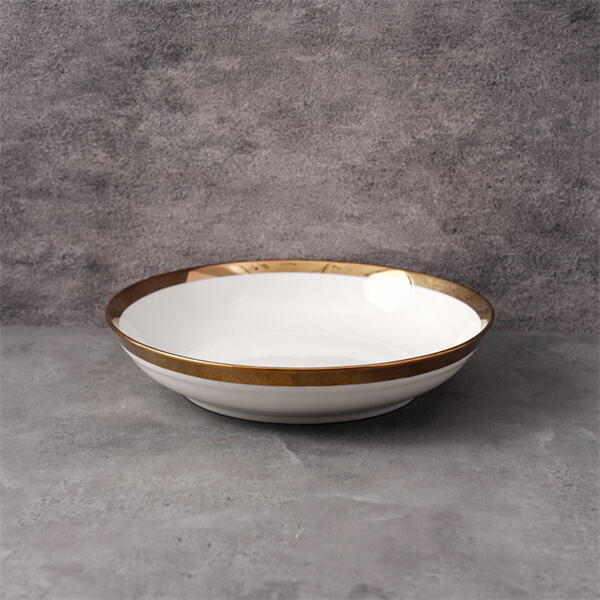 The versatility of porcelain plates in table settings