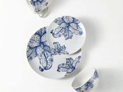  Plate Sets: Mixing White, Colored, and Golden Plates for Visual Interest