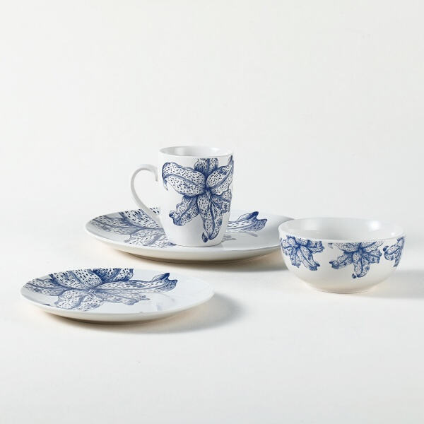 Impress your guests with the elegance and functionality of stoneware dinnerware